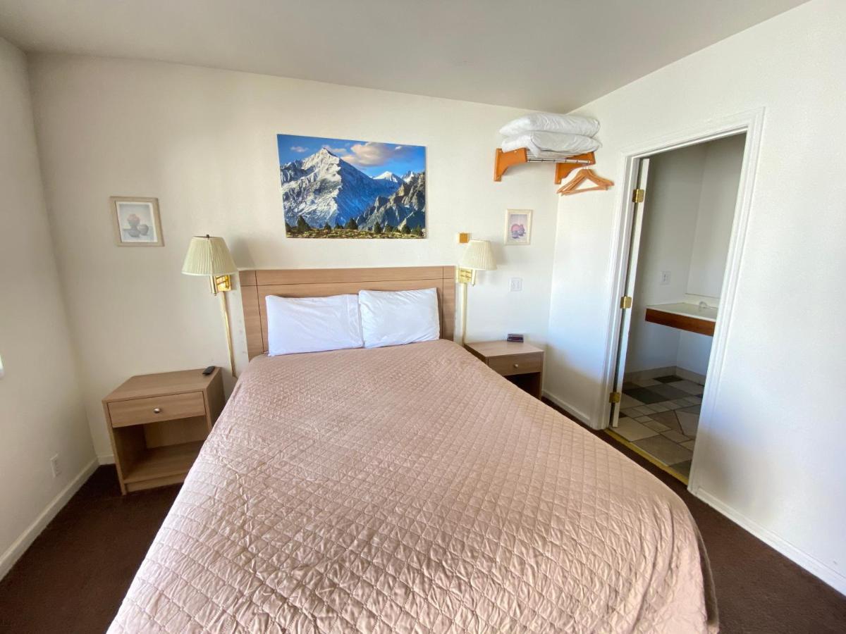 Bristlecone Motel Big Pine Kültér fotó
