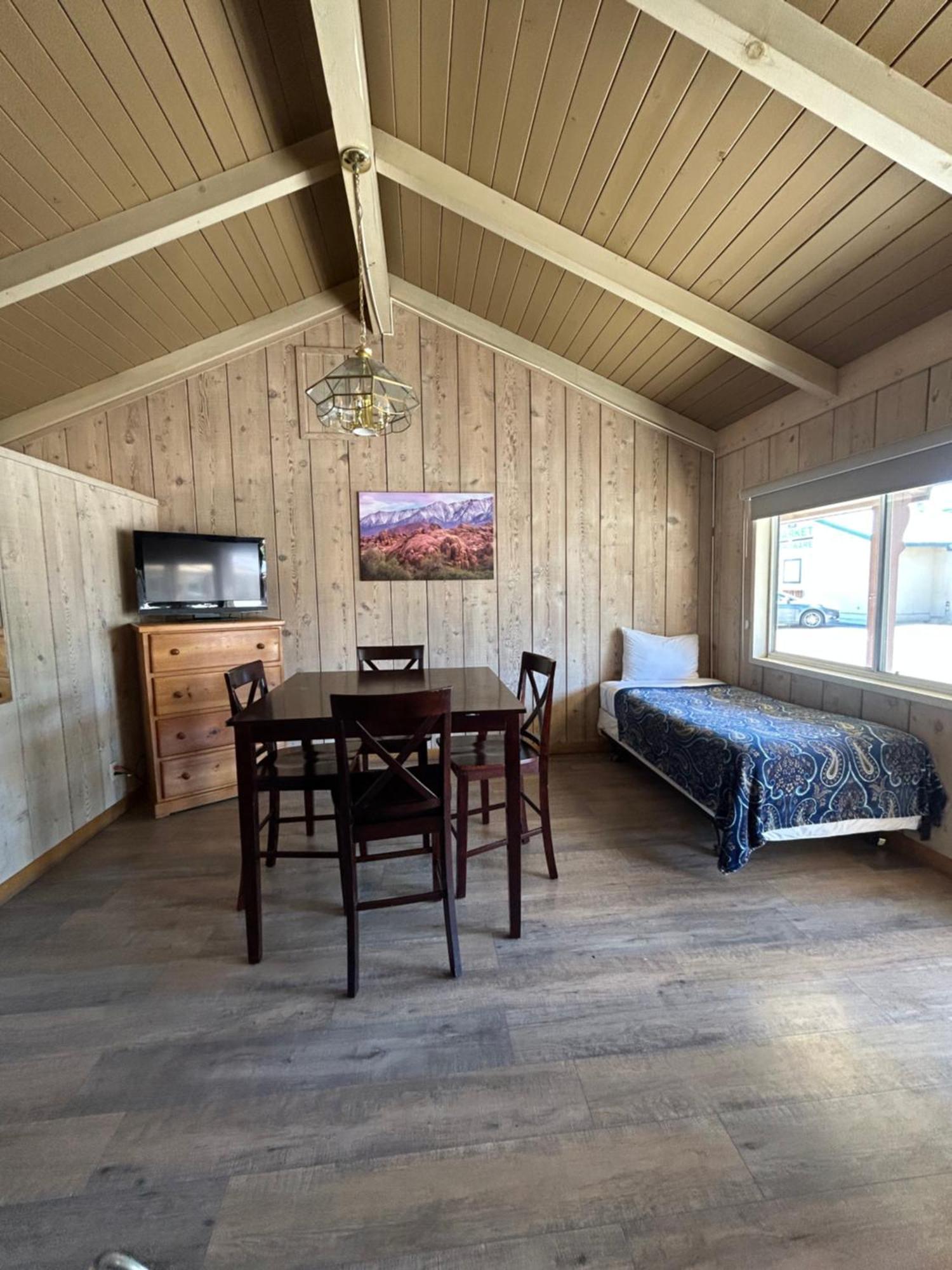 Bristlecone Motel Big Pine Kültér fotó